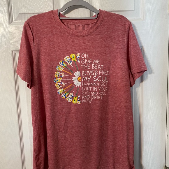 Women’s  Graphic Tee in Red Pink color size Large NWOT - Picture 2 of 4